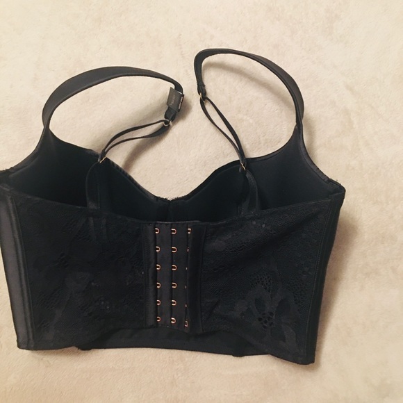 Victoria Secret black Push up bra,32D,brand new with tag on,lace at the back - Picture 5 of 7